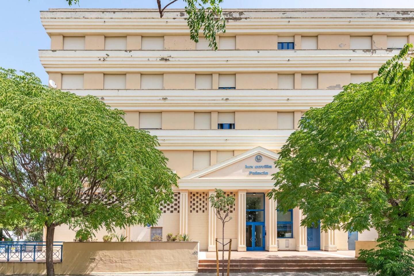 Lux Sevilla Palacio, Seville